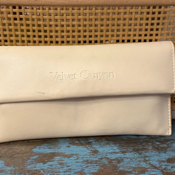 Velvet Canyon Disco Inferno Sunglasses in Peach - Picture 6 of 7